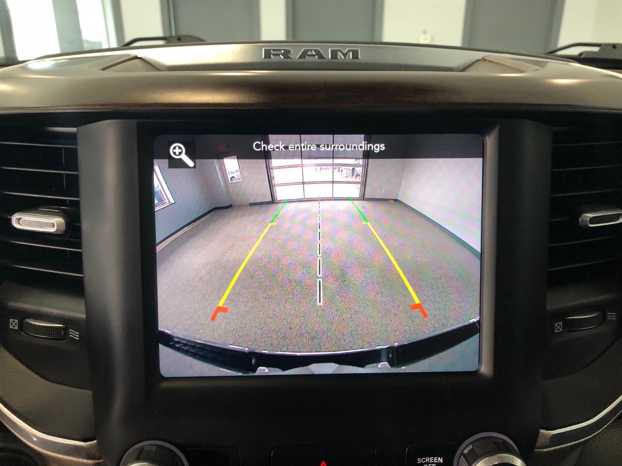 RAM 1500 Laramie 4x4 Crew Cab 5'7" Box 2021