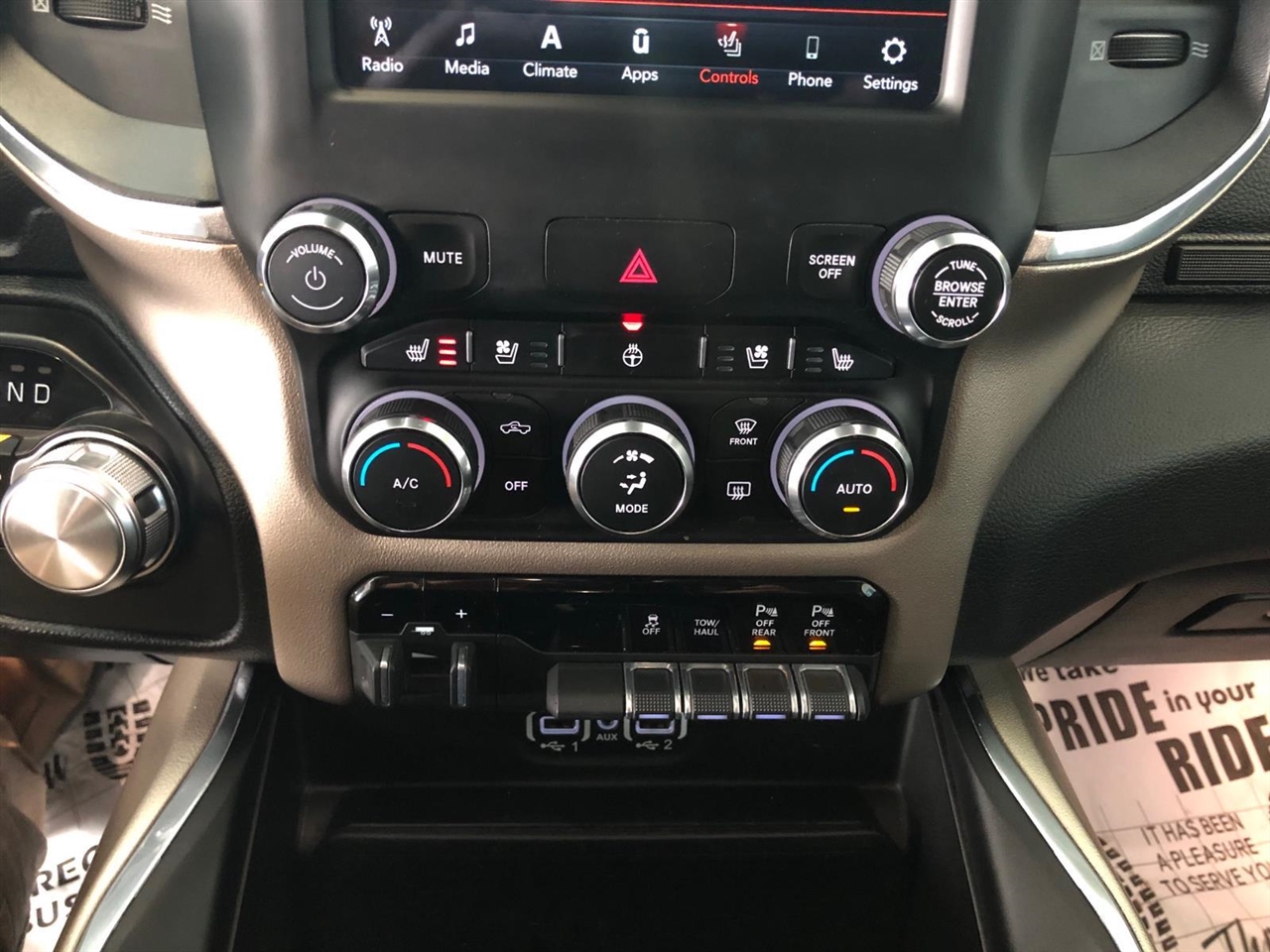 RAM 1500 Laramie 4x4 Crew Cab 5'7" Box 2021