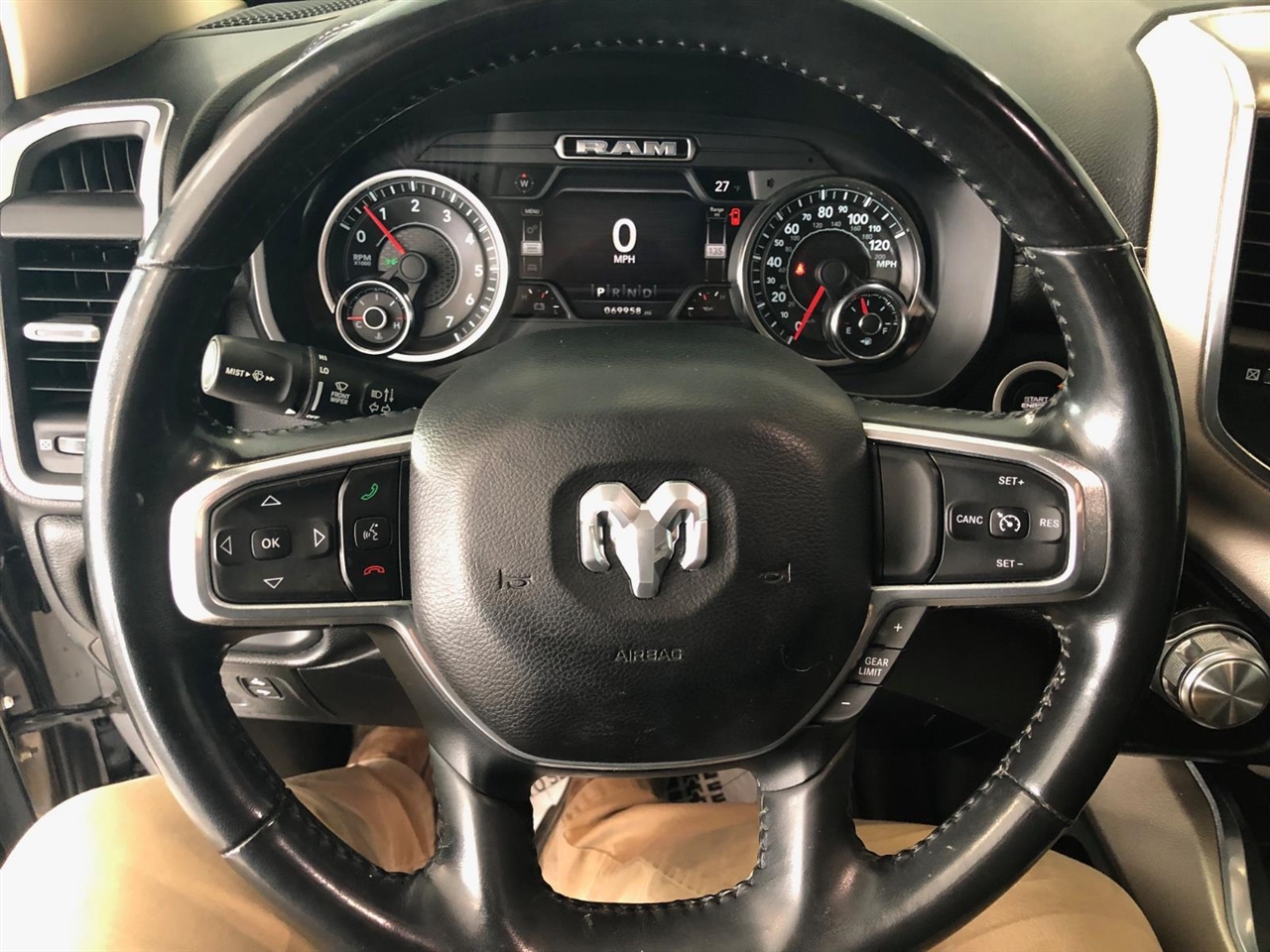 RAM 1500 Laramie 4x4 Crew Cab 5'7" Box 2021