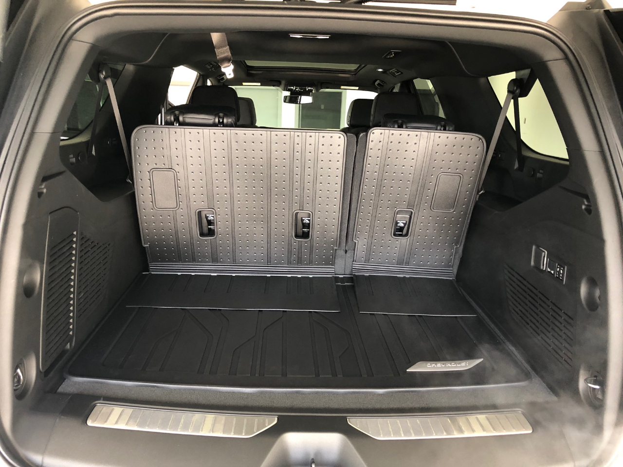 Chevrolet Suburban 4WD 4dr RST 2026