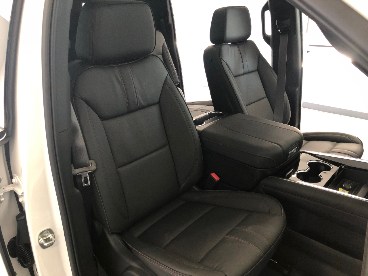 Chevrolet Suburban 4WD 4dr RST 2026