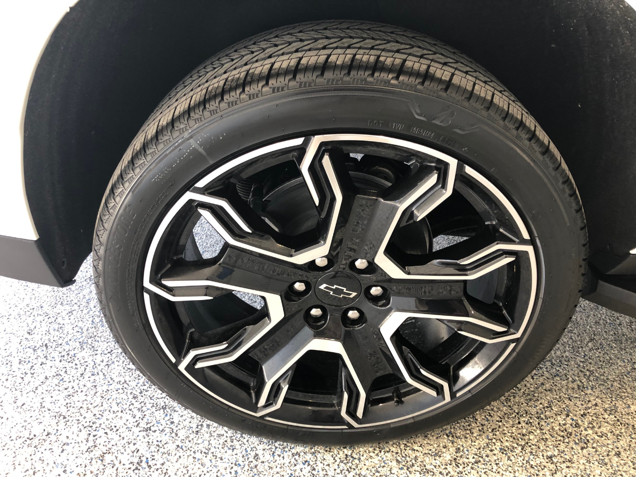 Chevrolet Suburban 4WD 4dr RST 2026