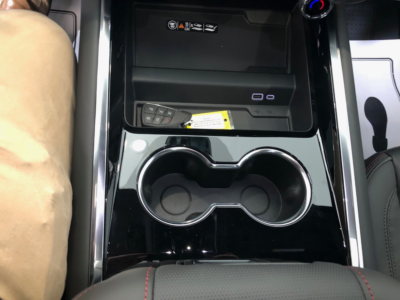 Chevrolet Suburban 4WD 4dr RST 2026