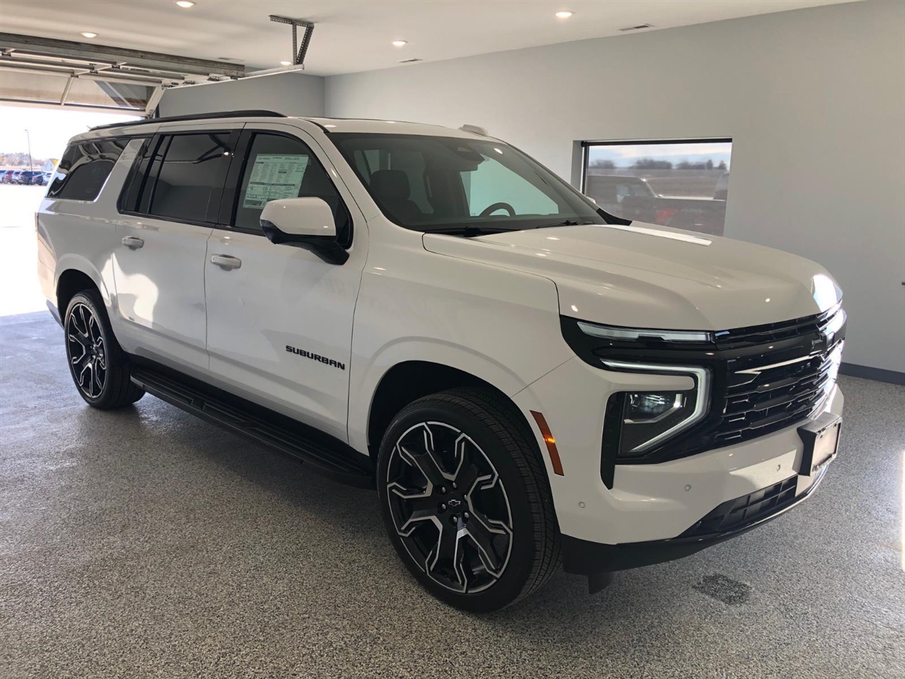 Chevrolet Suburban 4WD 4dr RST 2026
