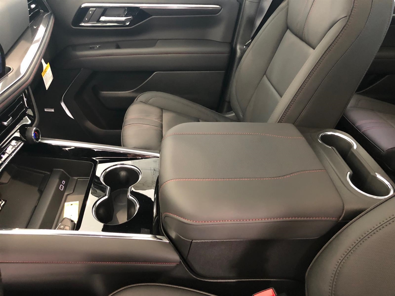 Chevrolet Suburban 4WD 4dr RST 2026