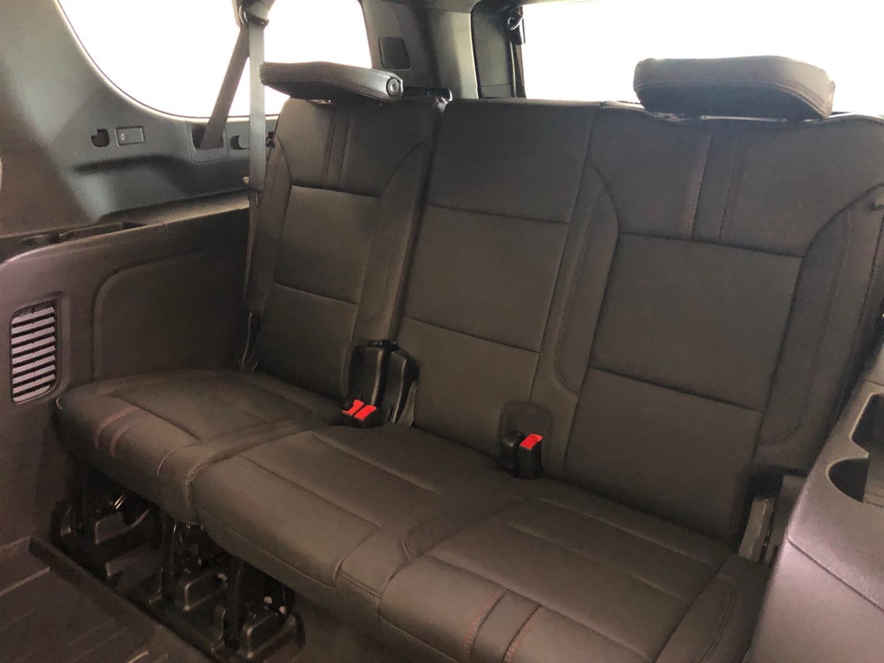 Chevrolet Suburban 4WD 4dr RST 2026