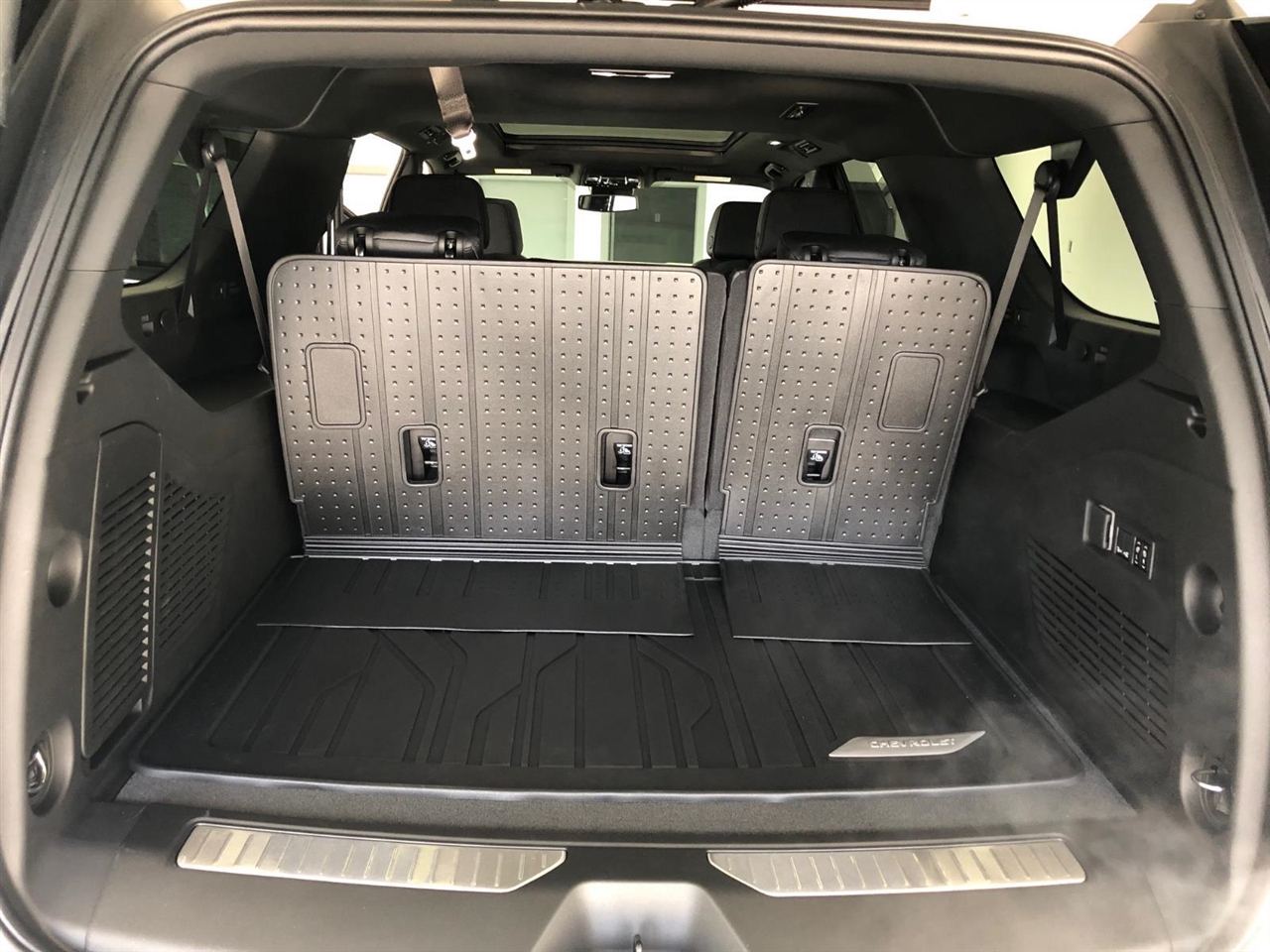 Chevrolet Suburban 4WD 4dr RST 2026