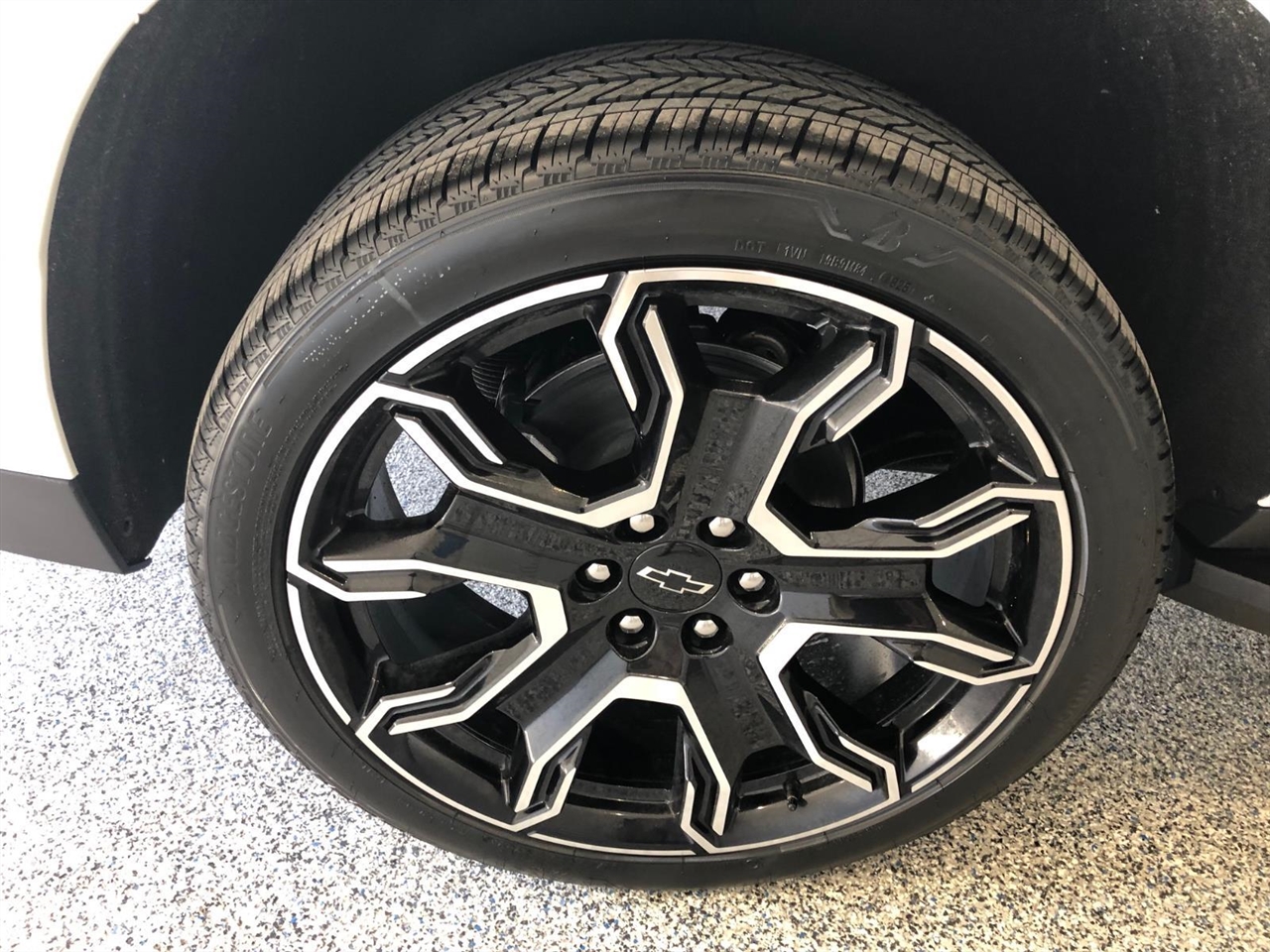 Chevrolet Suburban 4WD 4dr RST 2026