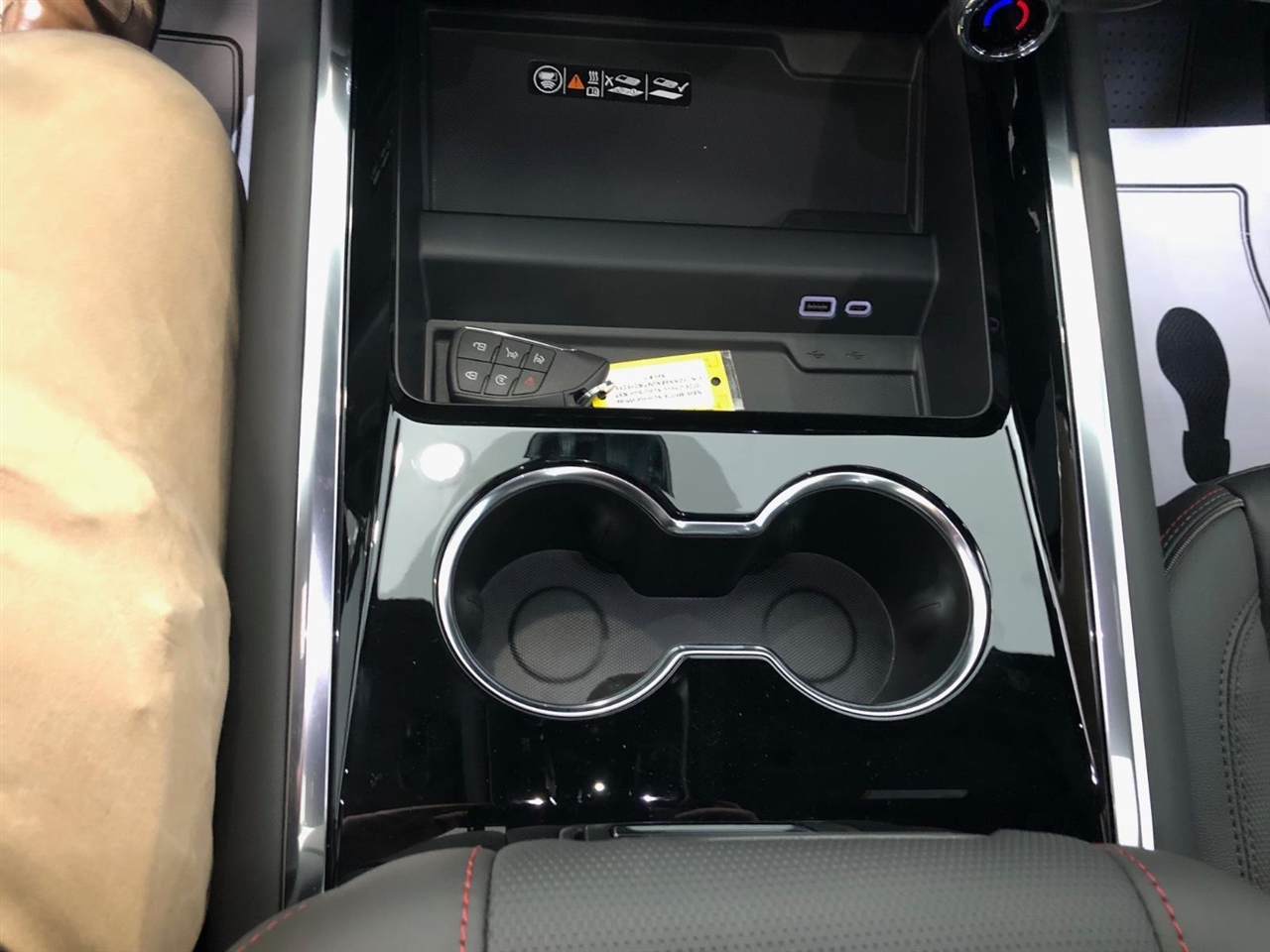 Chevrolet Suburban 4WD 4dr RST 2026