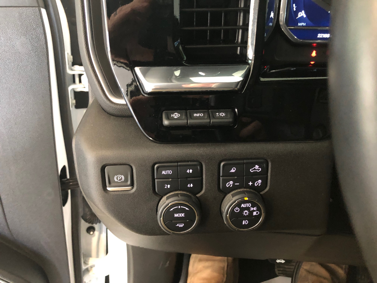 Chevrolet Silverado 1500 4WD Crew Cab 147" LTZ 2023