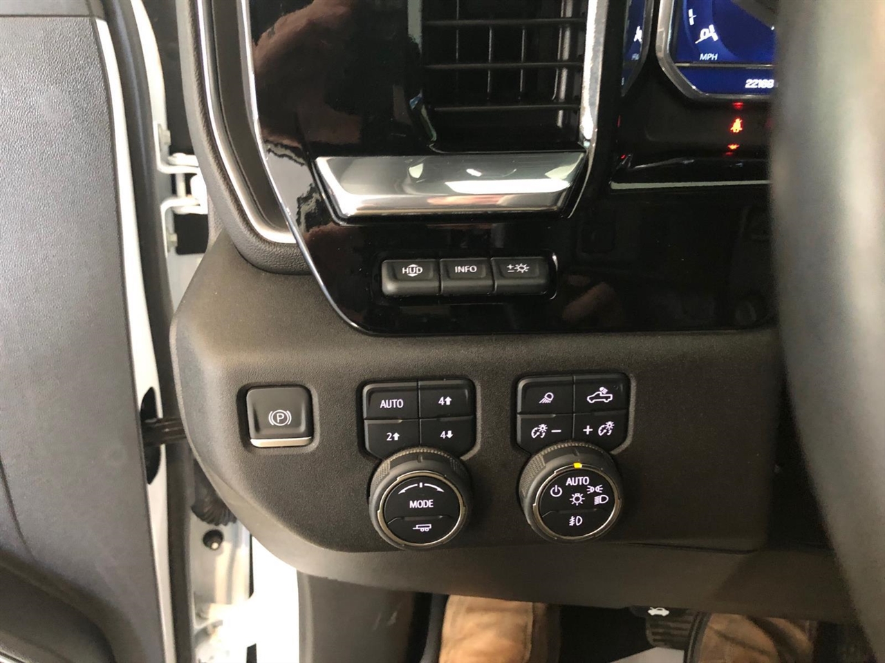 Chevrolet Silverado 1500 4WD Crew Cab 147" LTZ 2023