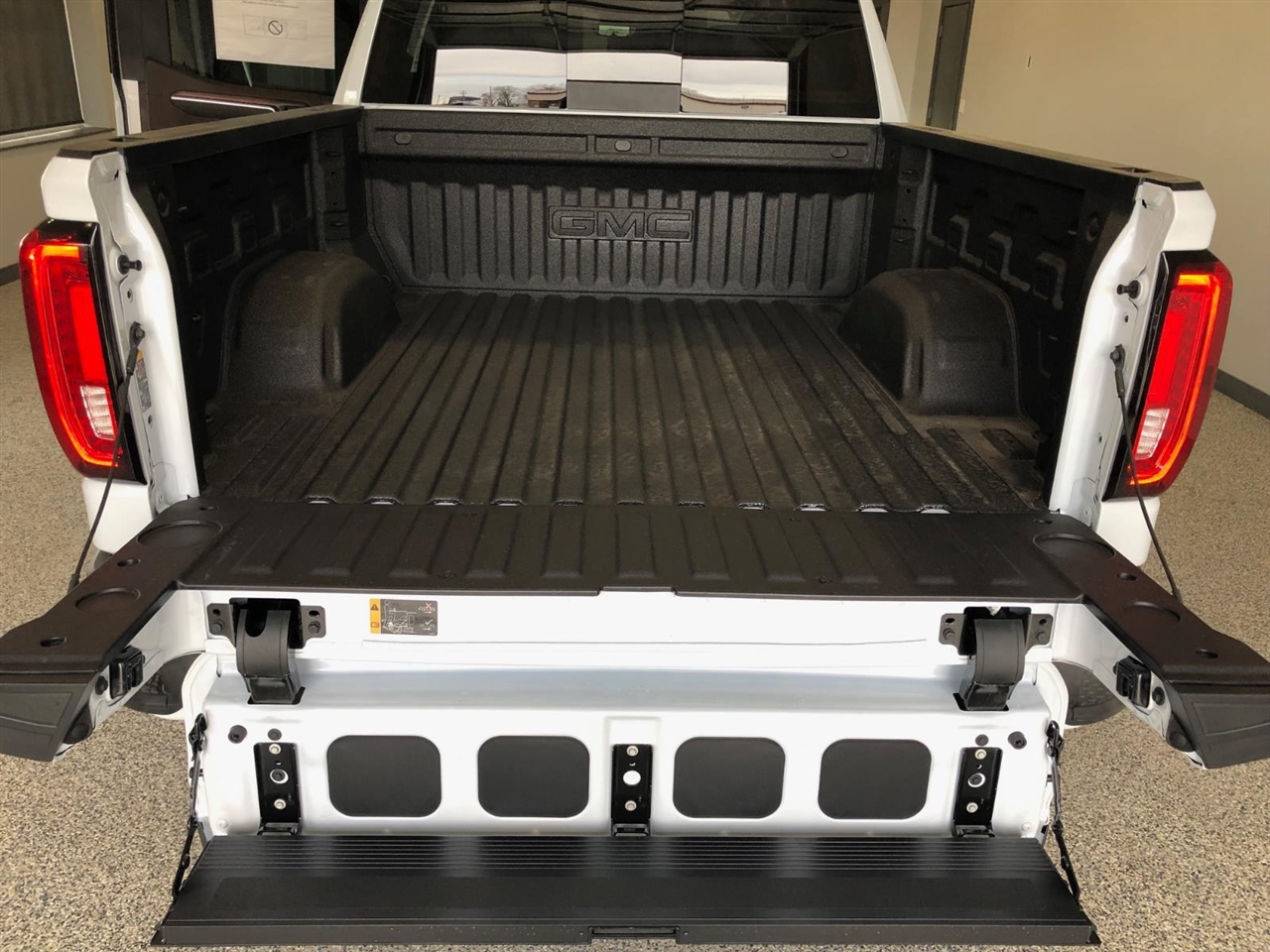 GMC Sierra 1500 4WD Crew Cab 147" Denali 2026