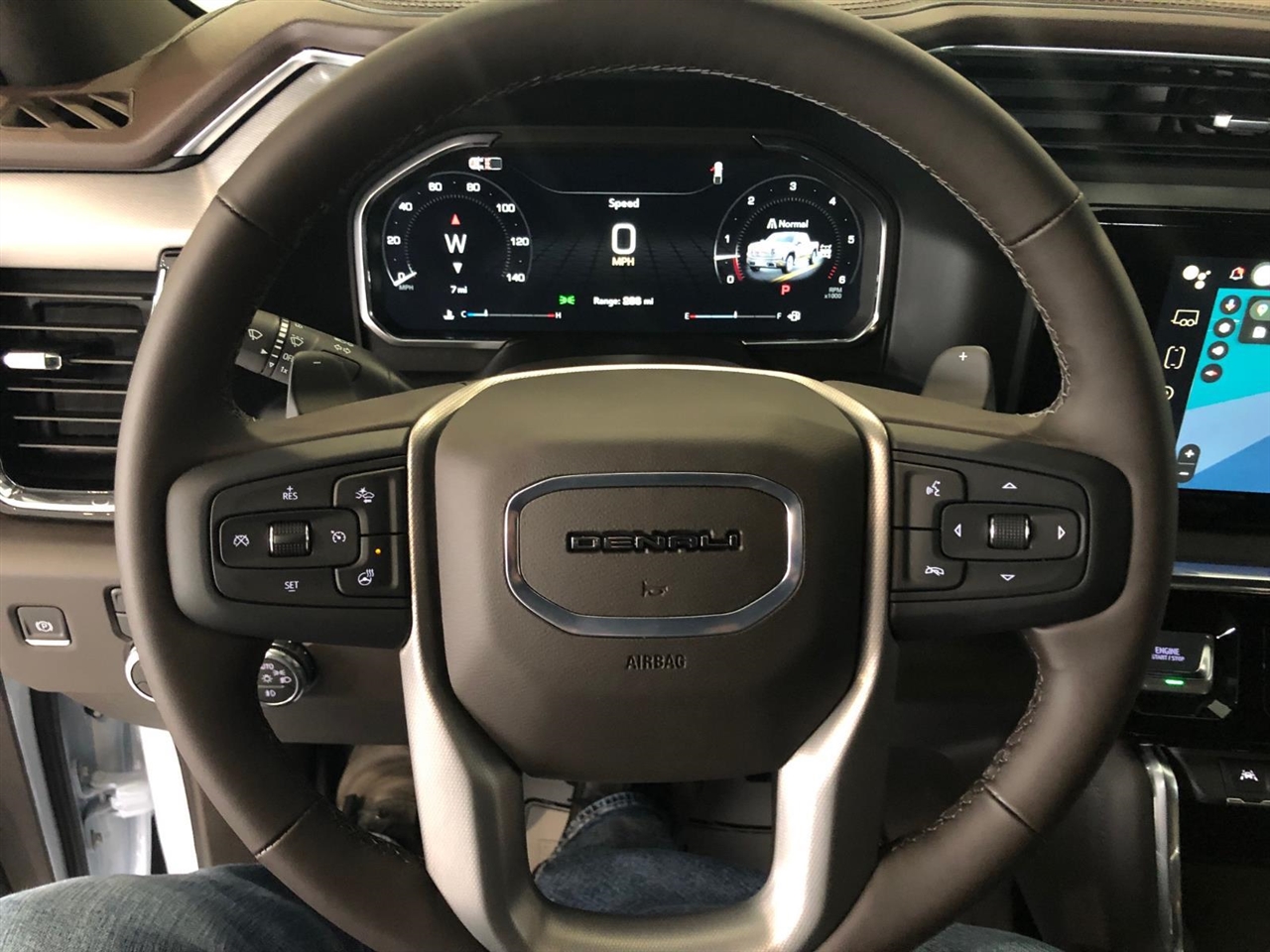 GMC Sierra 1500 4WD Crew Cab 147" Denali 2026