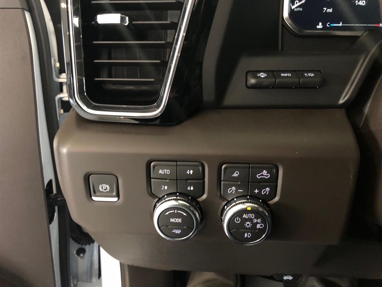 GMC Sierra 1500 4WD Crew Cab 147" Denali 2026