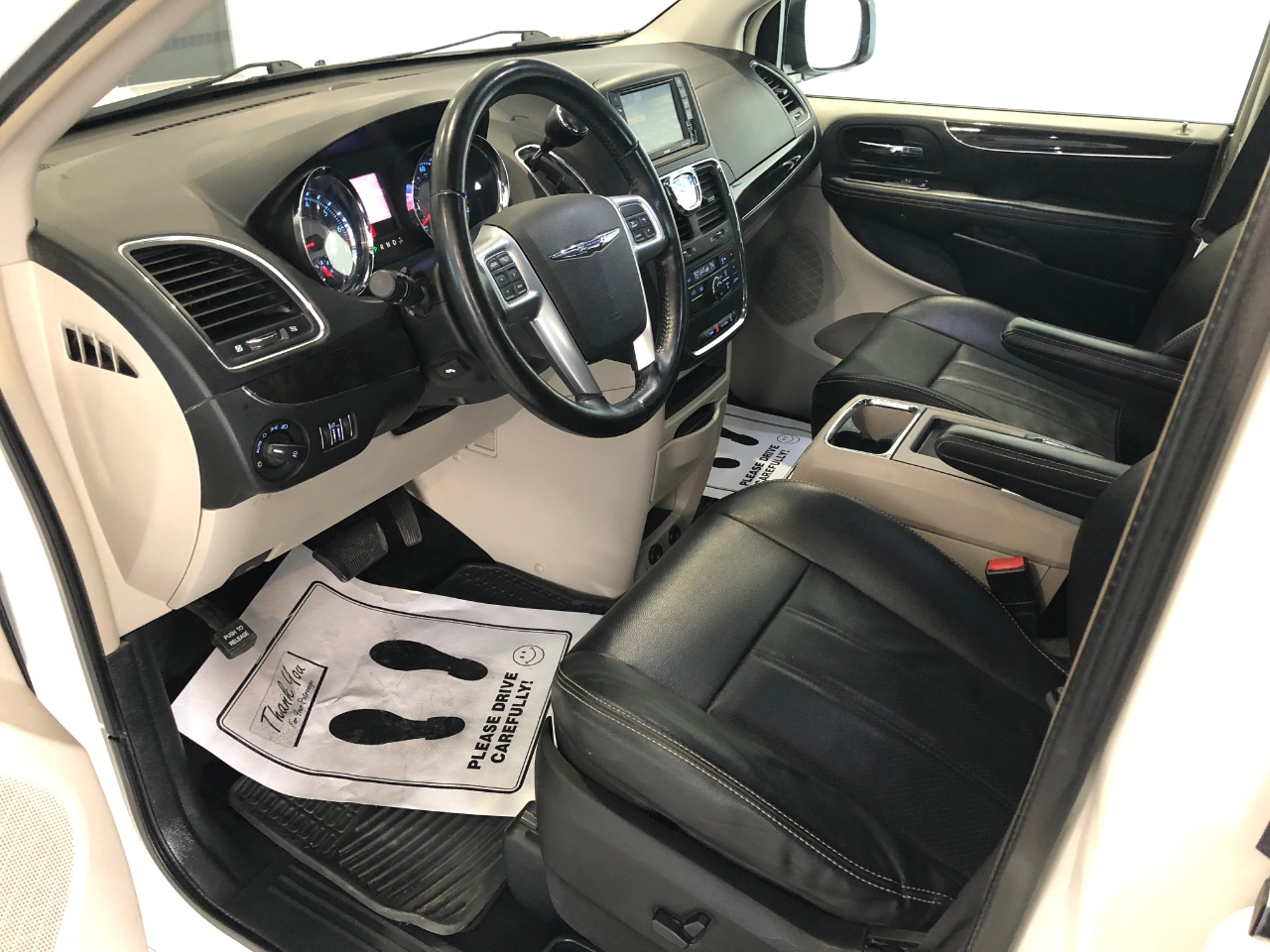 Chrysler Town & Country 4dr Wgn Touring 2012