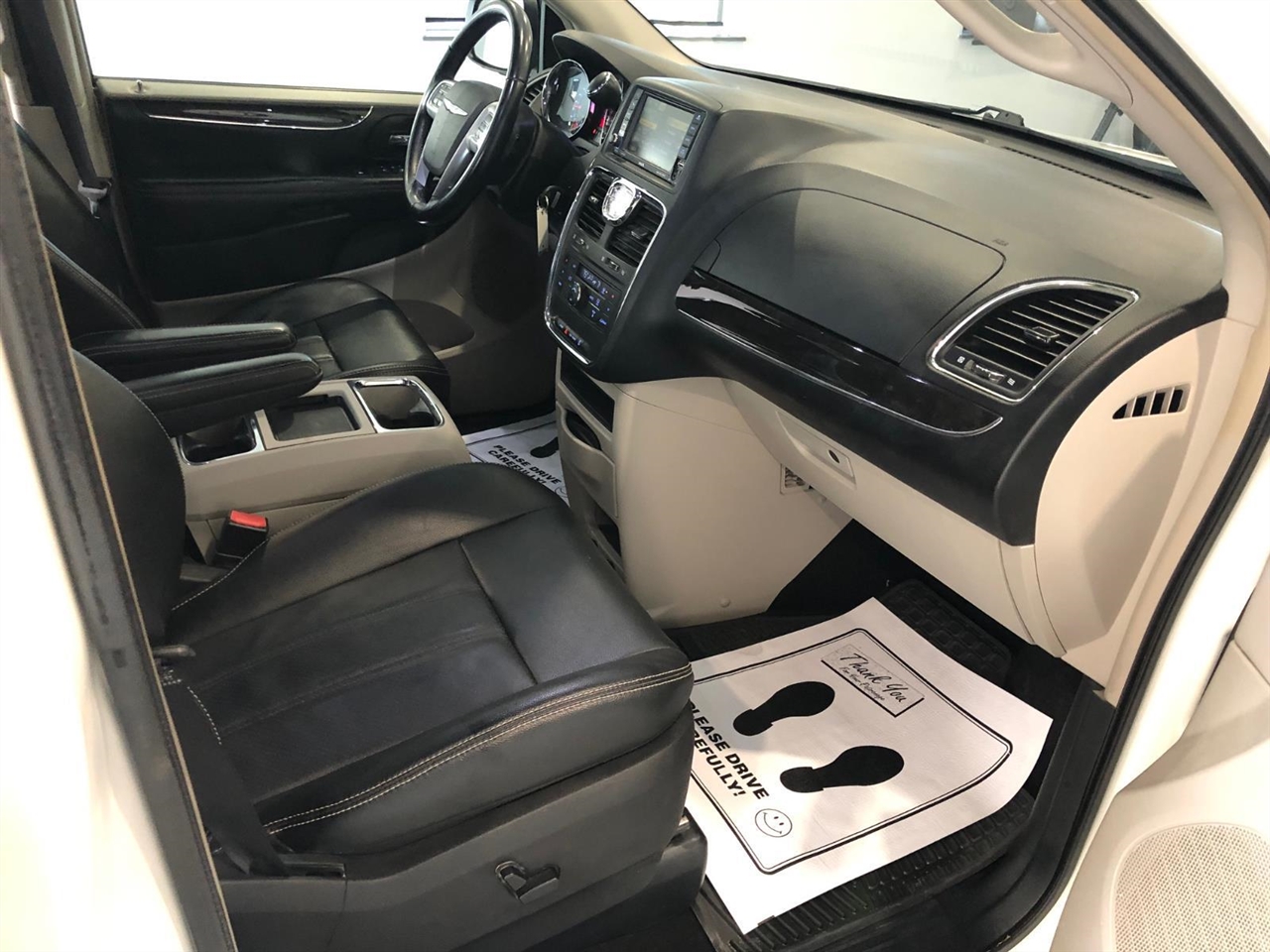 Chrysler Town & Country 4dr Wgn Touring 2012