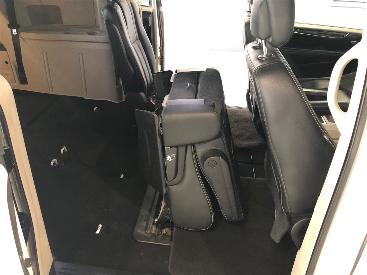 Chrysler Town & Country 4dr Wgn Touring 2012