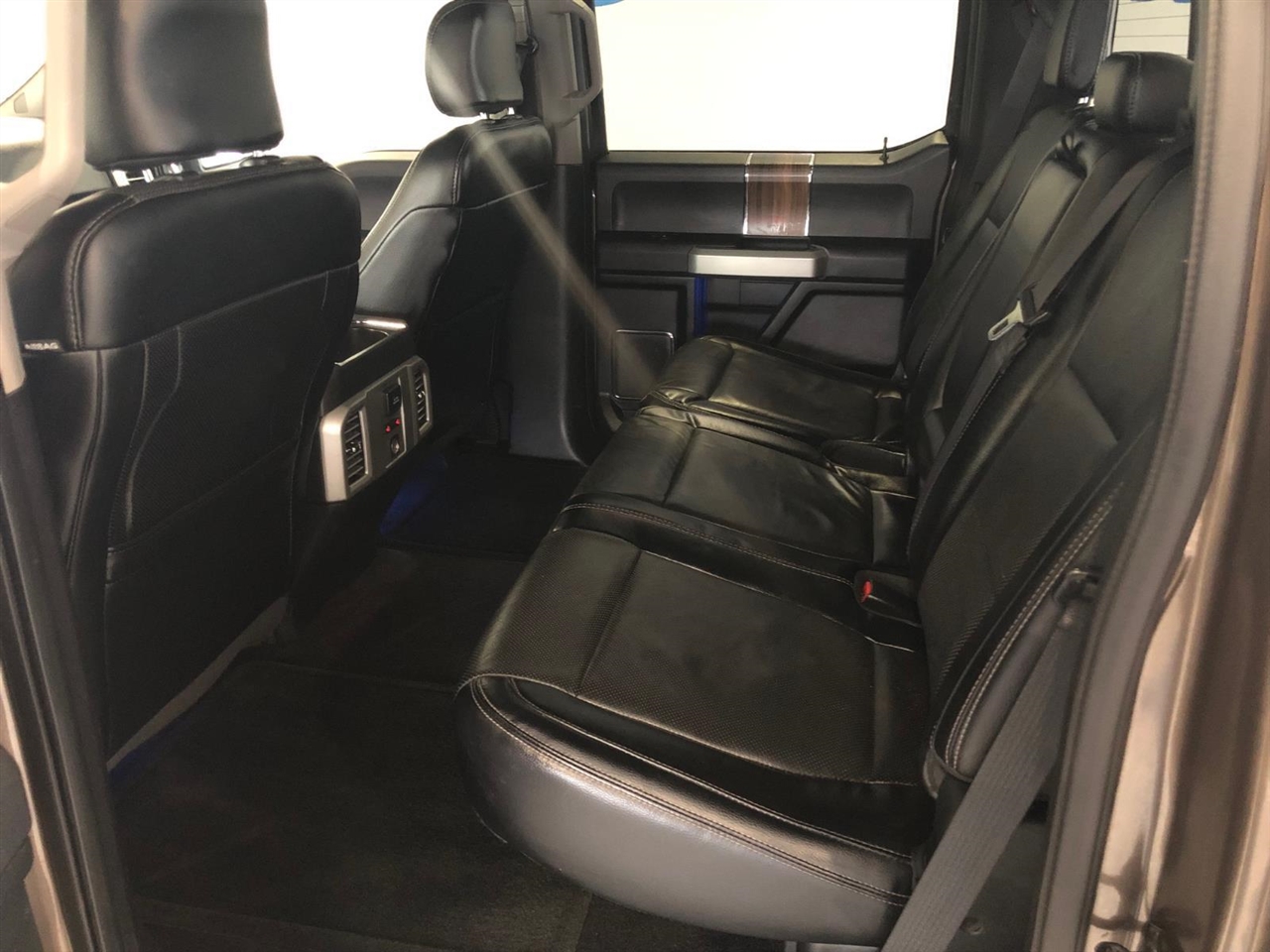 Ford F-150 4WD SuperCrew 145" Lariat 2016