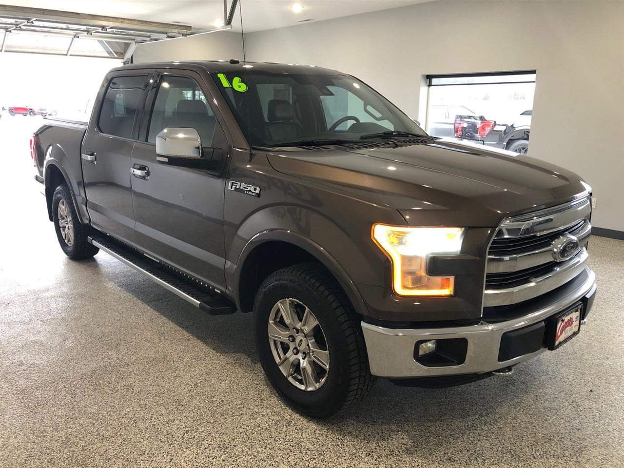 Ford F-150 4WD SuperCrew 145" Lariat 2016