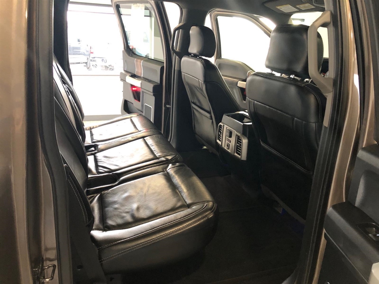 Ford F-150 4WD SuperCrew 145" Lariat 2016