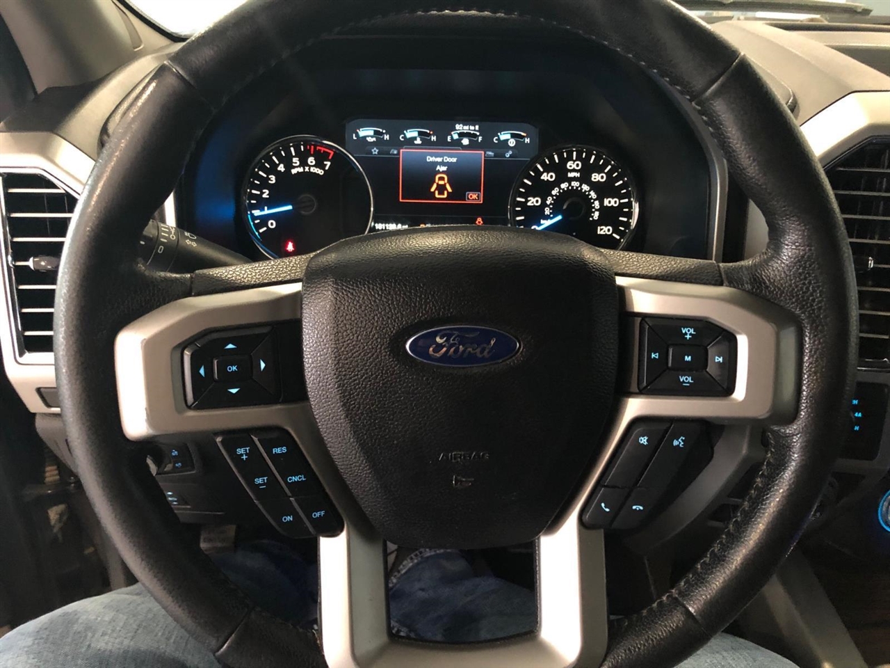 Ford F-150 4WD SuperCrew 145" Lariat 2016