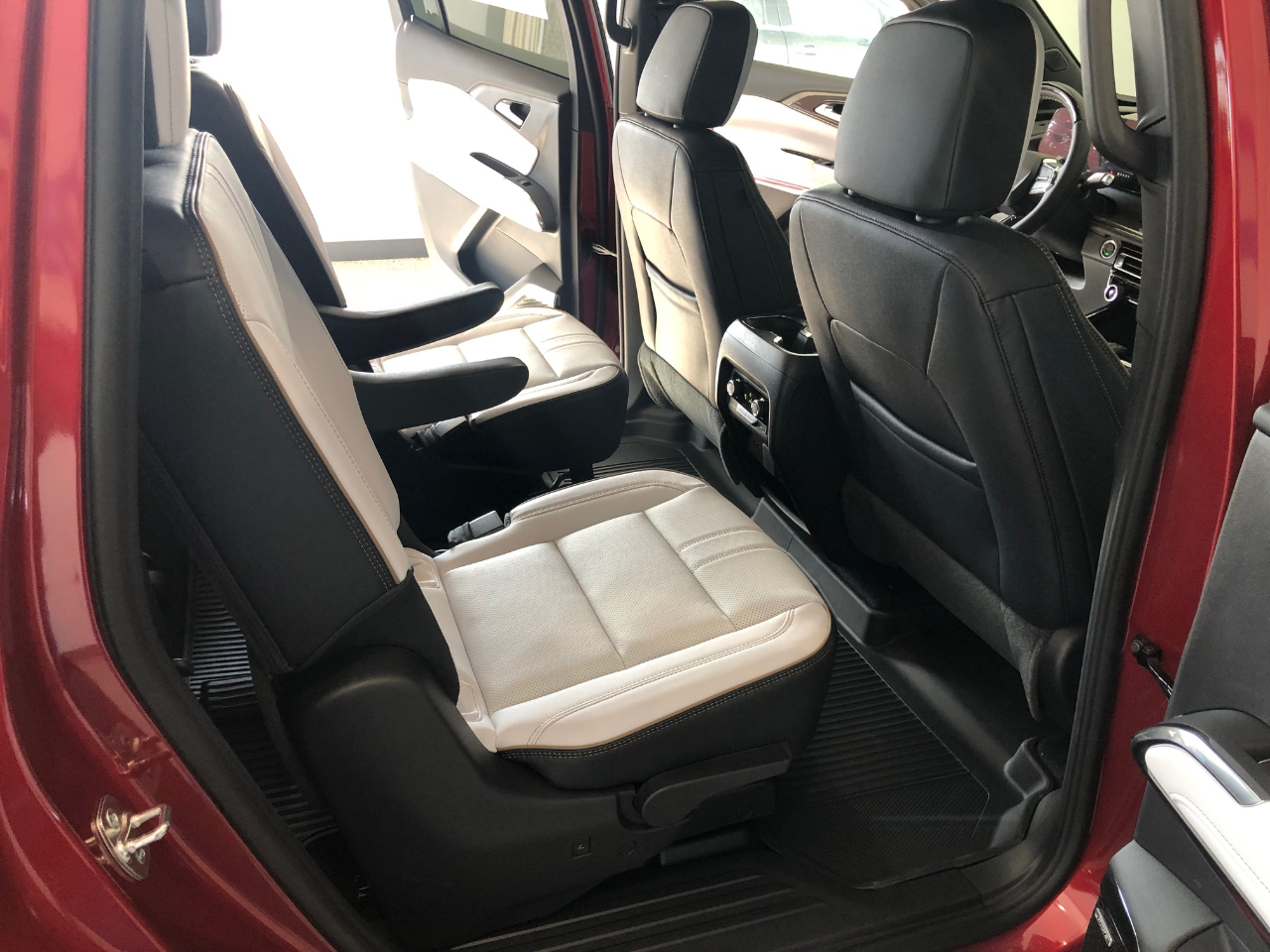 Chevrolet Traverse AWD 4dr High Country w/2LZ 2026