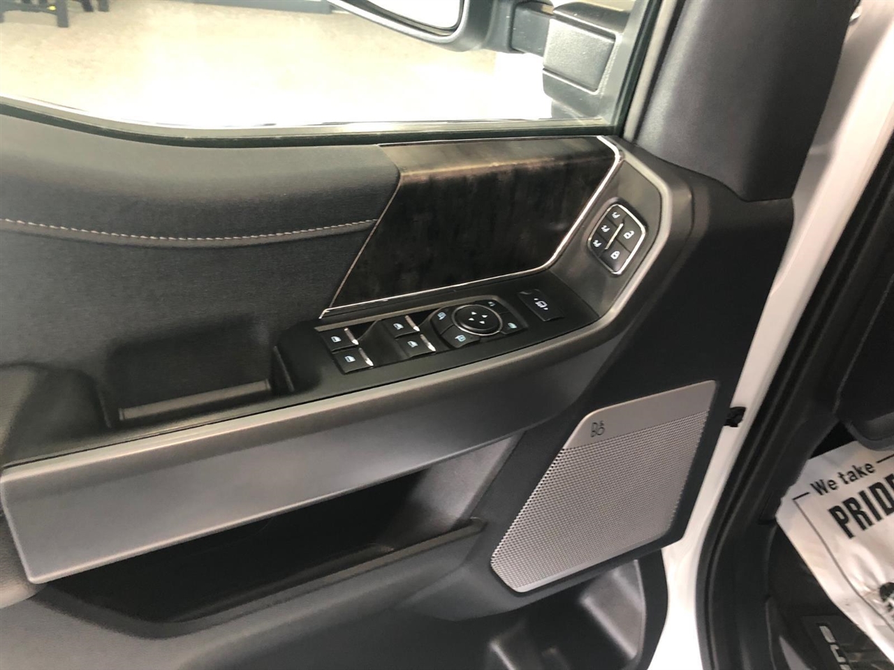 Ford Super Duty F-250 SRW Lariat 4WD Crew Cab 6.75' Box 2025