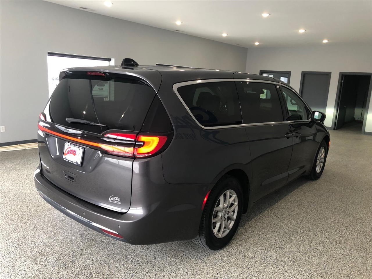 Chrysler Pacifica Touring L FWD 2023
