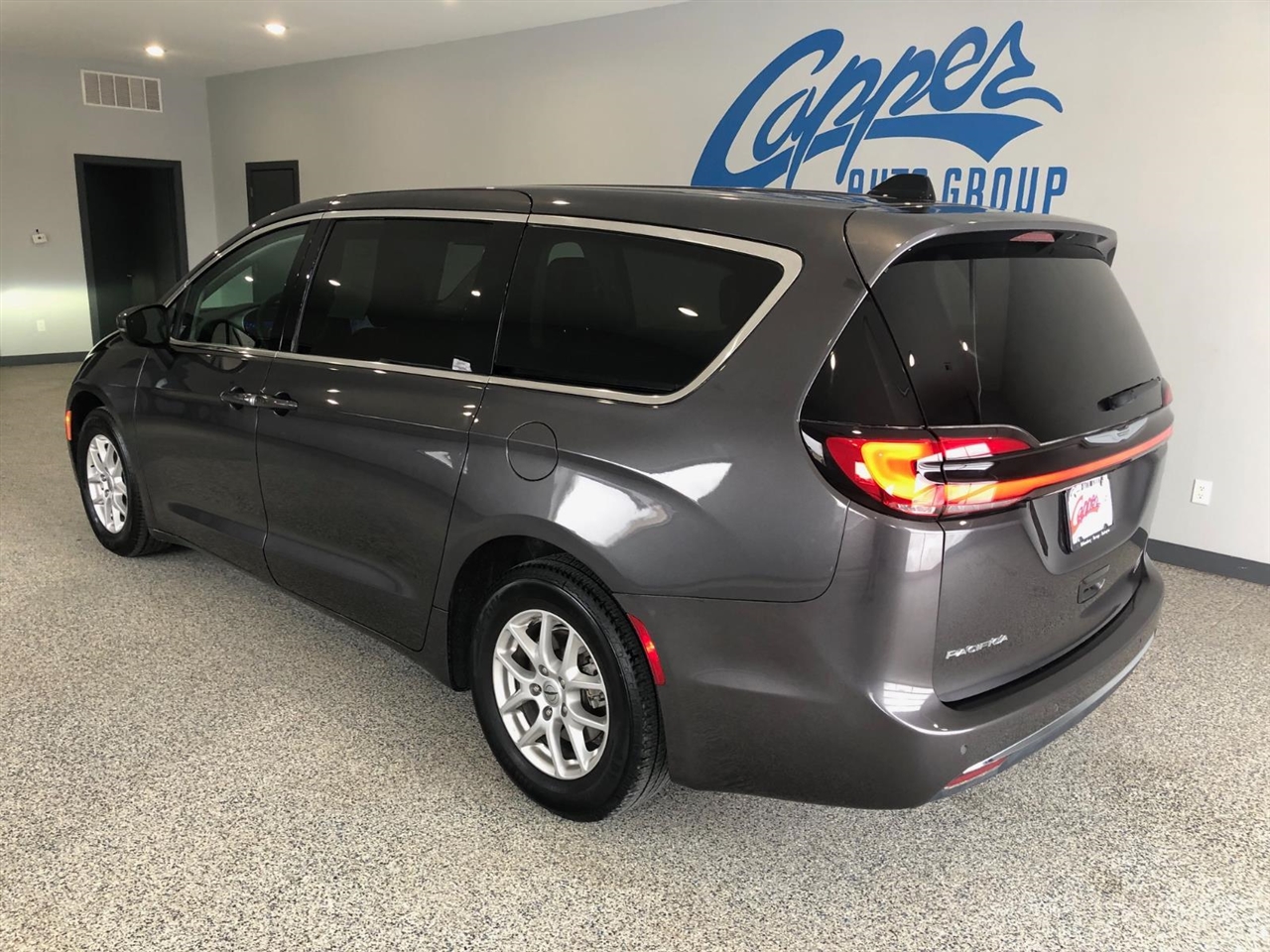 Chrysler Pacifica Touring L FWD 2023