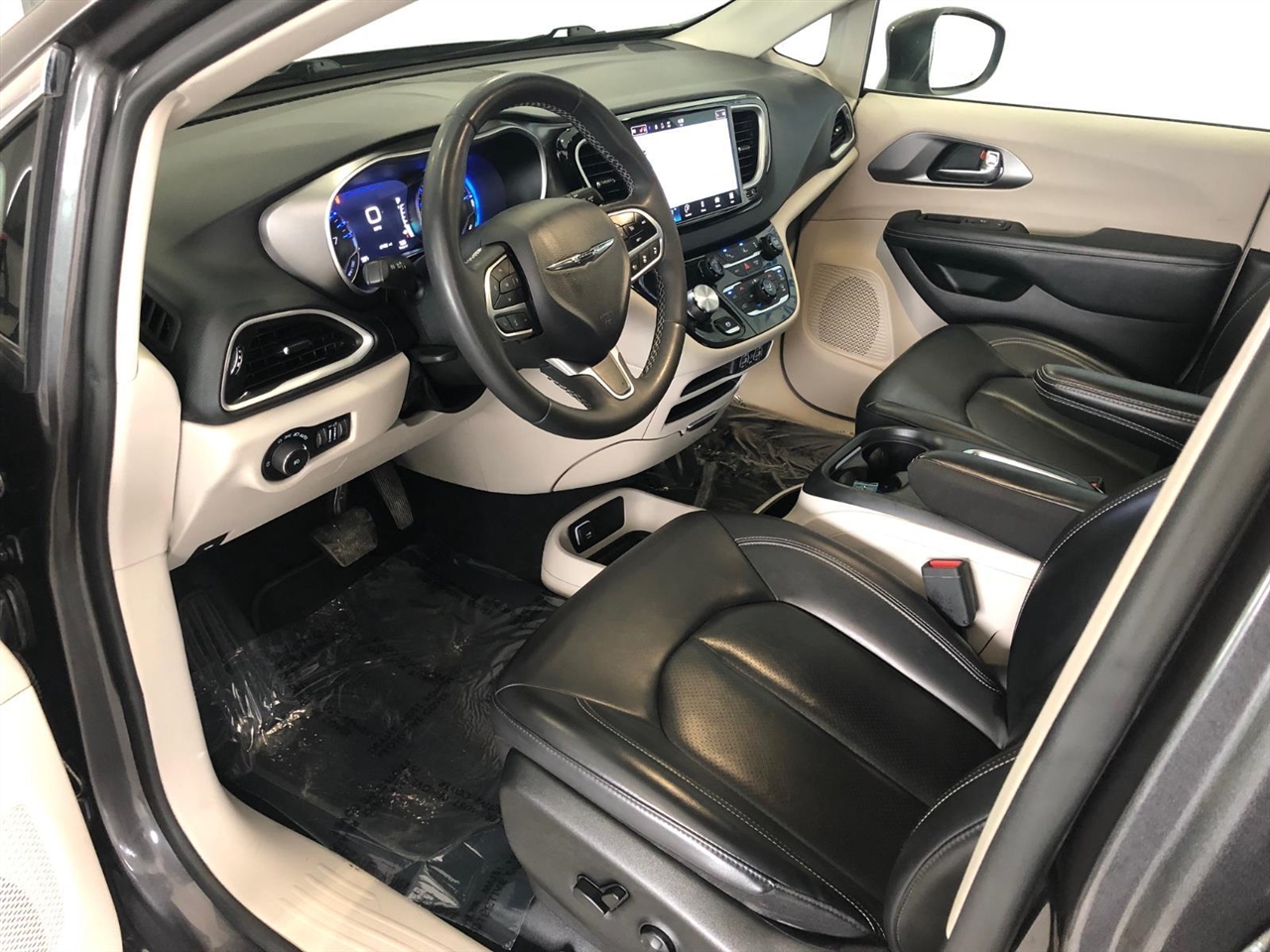 Chrysler Pacifica Touring L FWD 2023