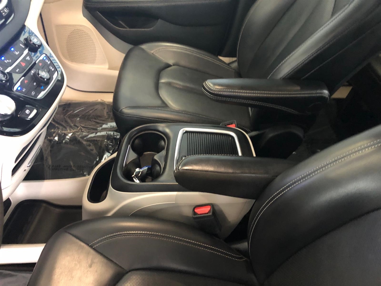 Chrysler Pacifica Touring L FWD 2023