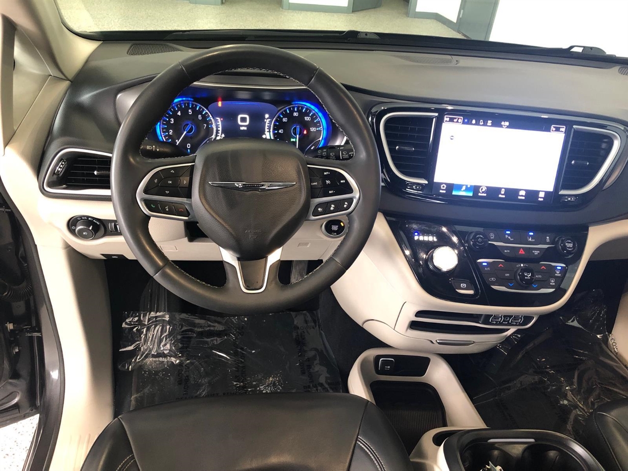 Chrysler Pacifica Touring L FWD 2023