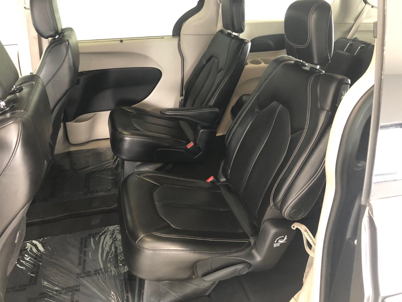 Chrysler Pacifica Touring L FWD 2023