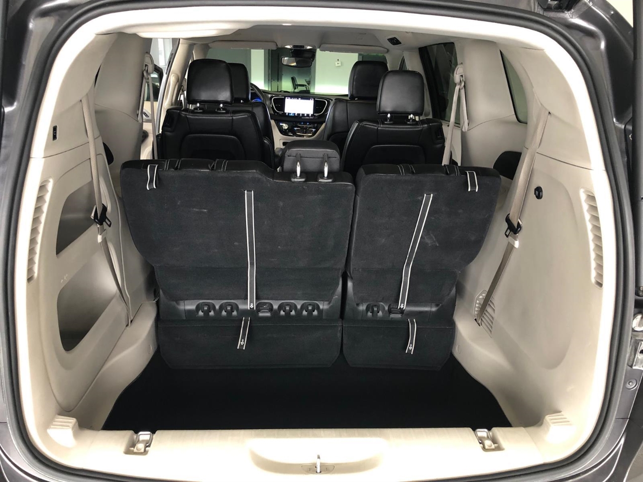 Chrysler Pacifica Touring L FWD 2023