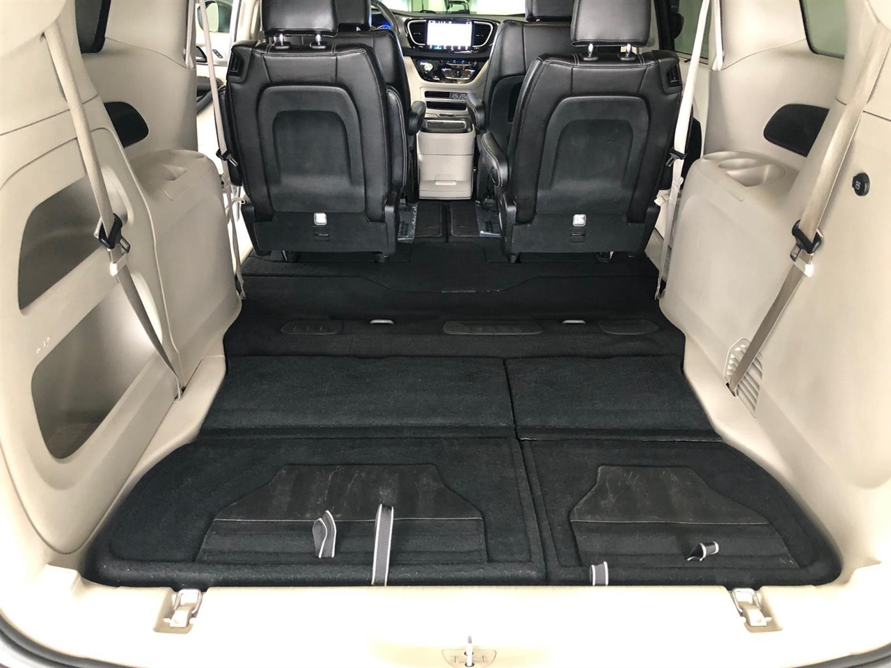 Chrysler Pacifica Touring L FWD 2023