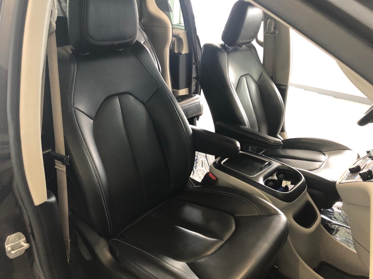 Chrysler Pacifica Touring L FWD 2023