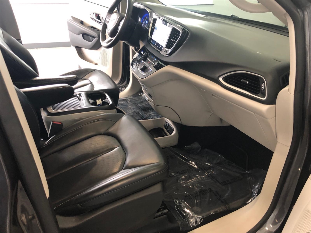 Chrysler Pacifica Touring L FWD 2023