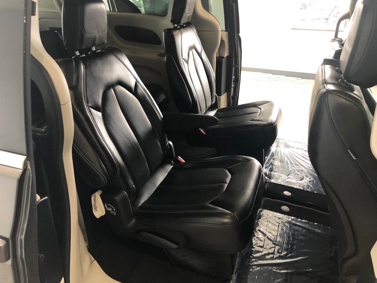 Chrysler Pacifica Touring L FWD 2023