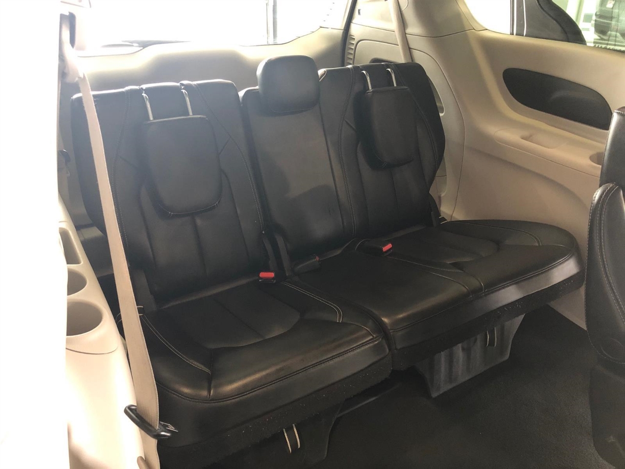 Chrysler Pacifica Touring L FWD 2023