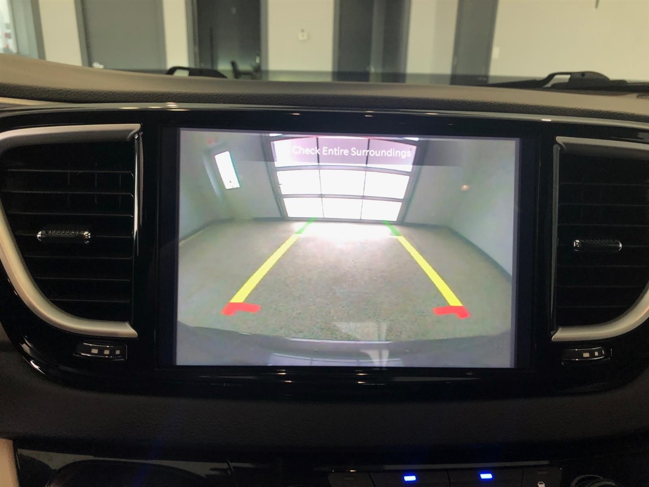 Chrysler Pacifica Touring L FWD 2023