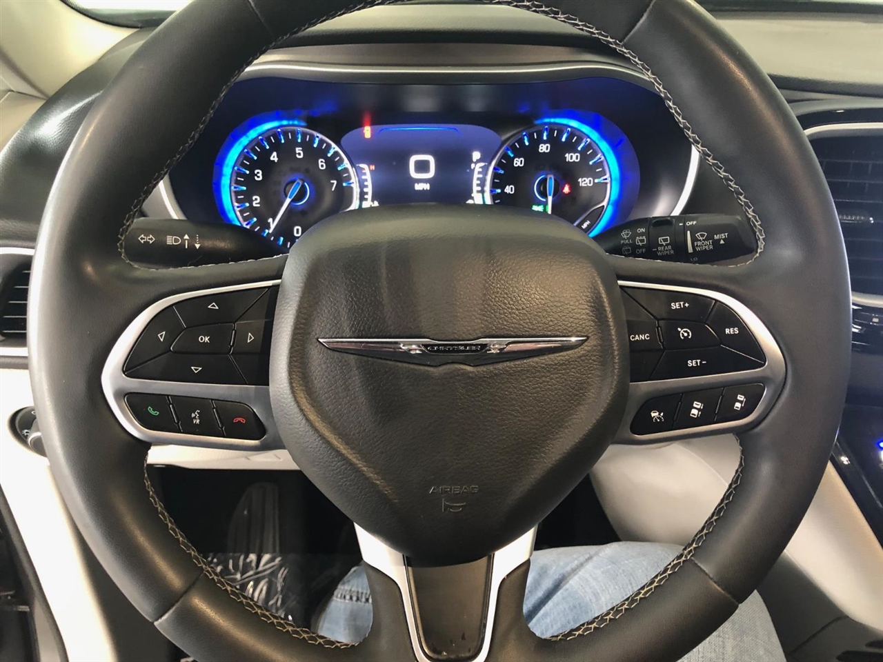 Chrysler Pacifica Touring L FWD 2023