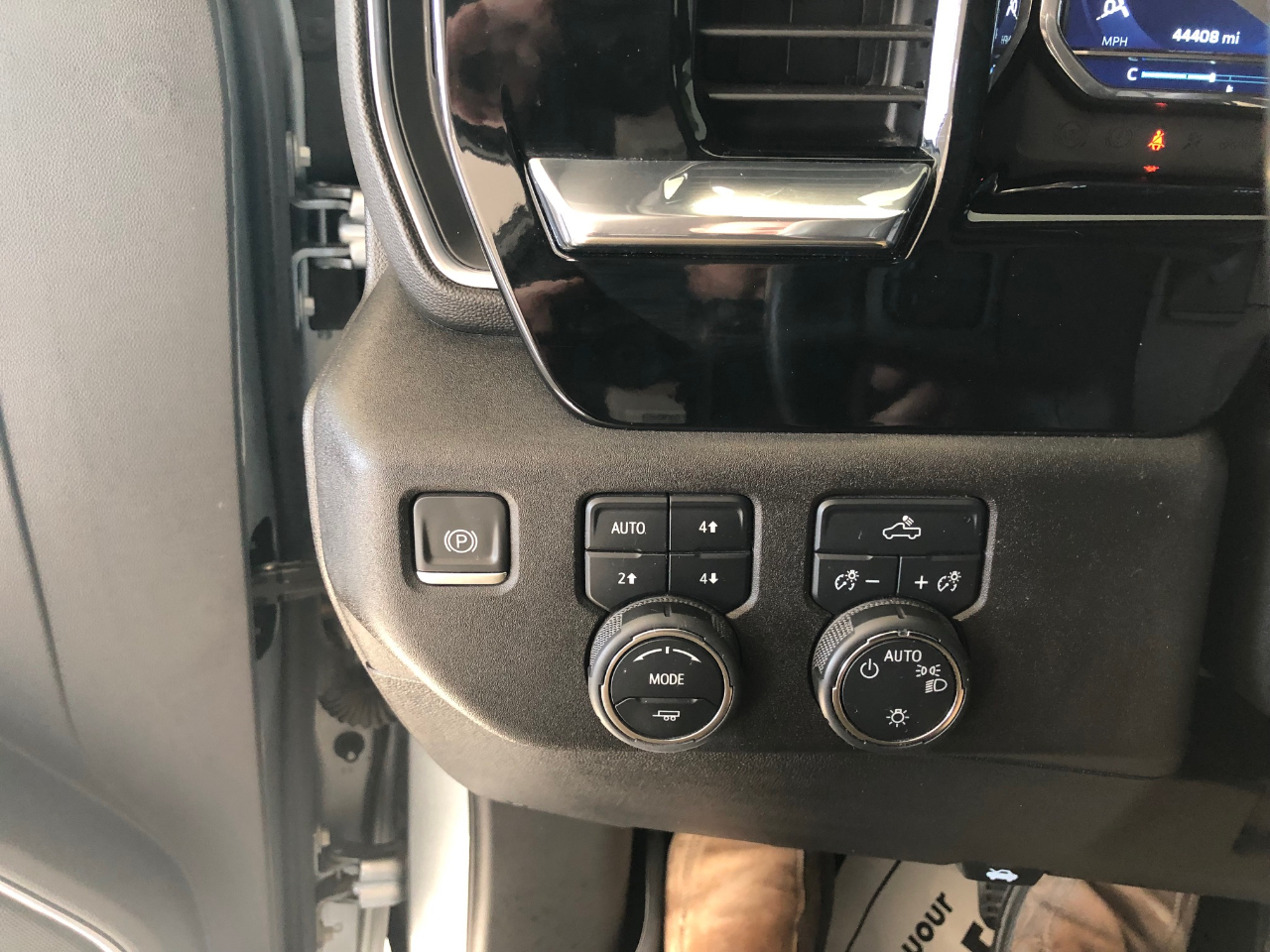 Chevrolet Silverado 1500 4WD Crew Cab 147" LT w/1LT 2024