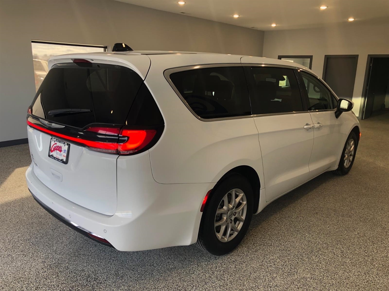 Chrysler Pacifica Touring L FWD 2023