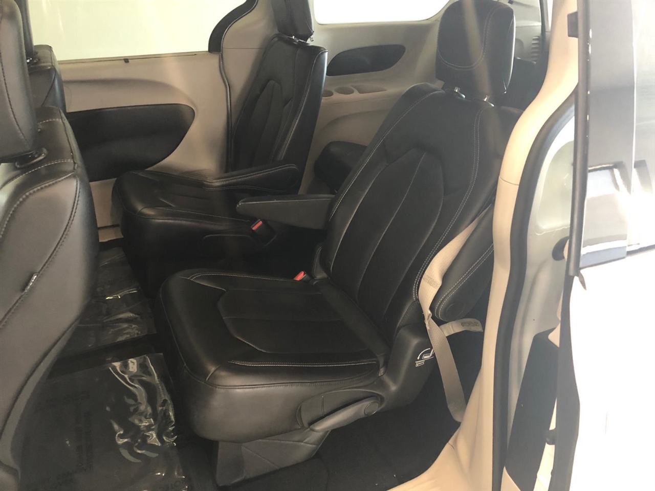 Chrysler Pacifica Touring L FWD 2023