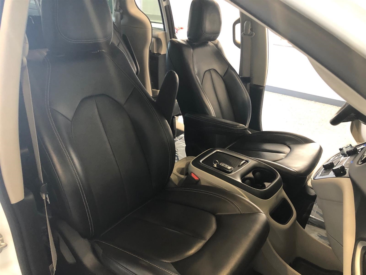 Chrysler Pacifica Touring L FWD 2023