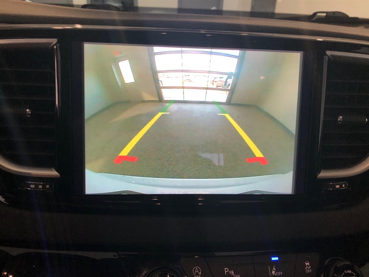 Chrysler Pacifica Touring L FWD 2023