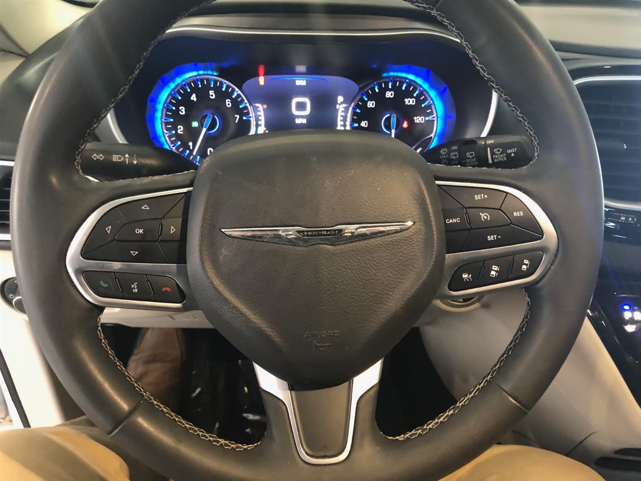 Chrysler Pacifica Touring L FWD 2023