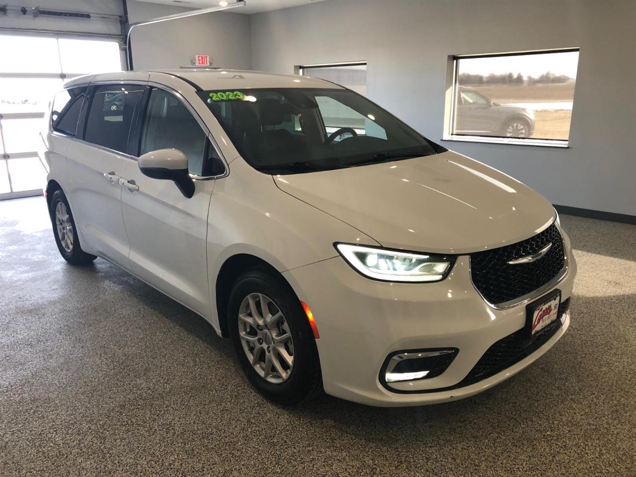 Chrysler Pacifica Touring L FWD 2023