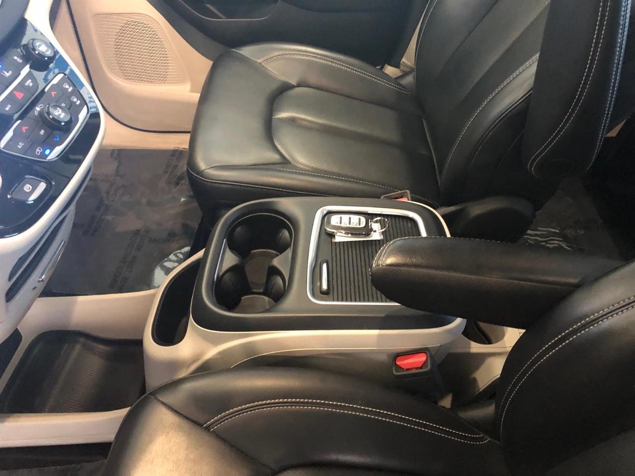 Chrysler Pacifica Touring L FWD 2023