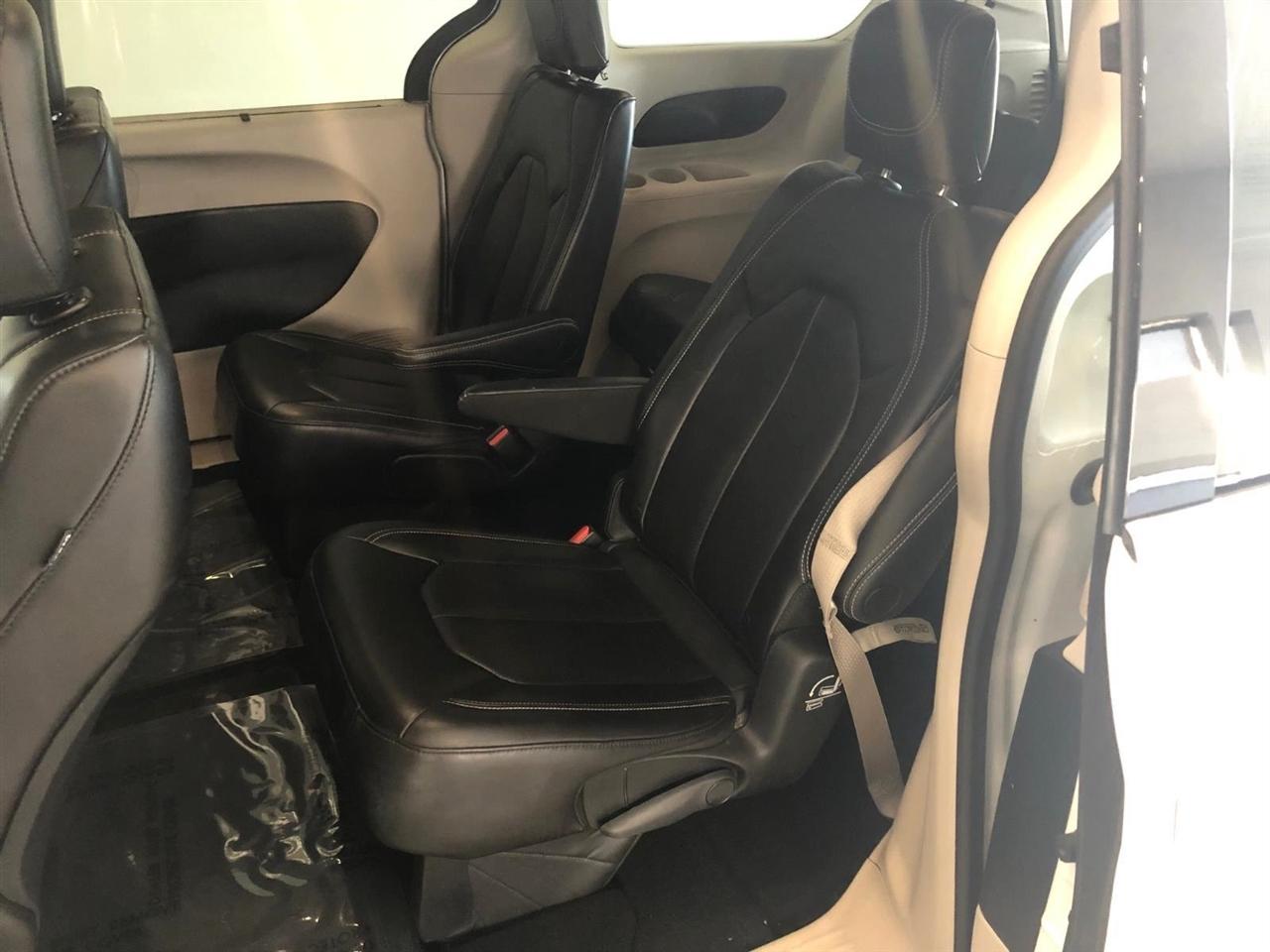 Chrysler Pacifica Touring L FWD 2023